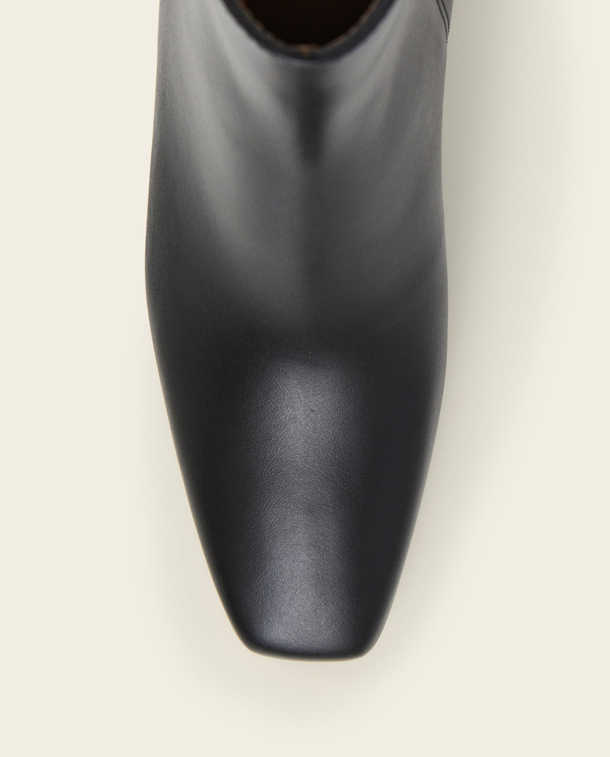 Cay Leather Black