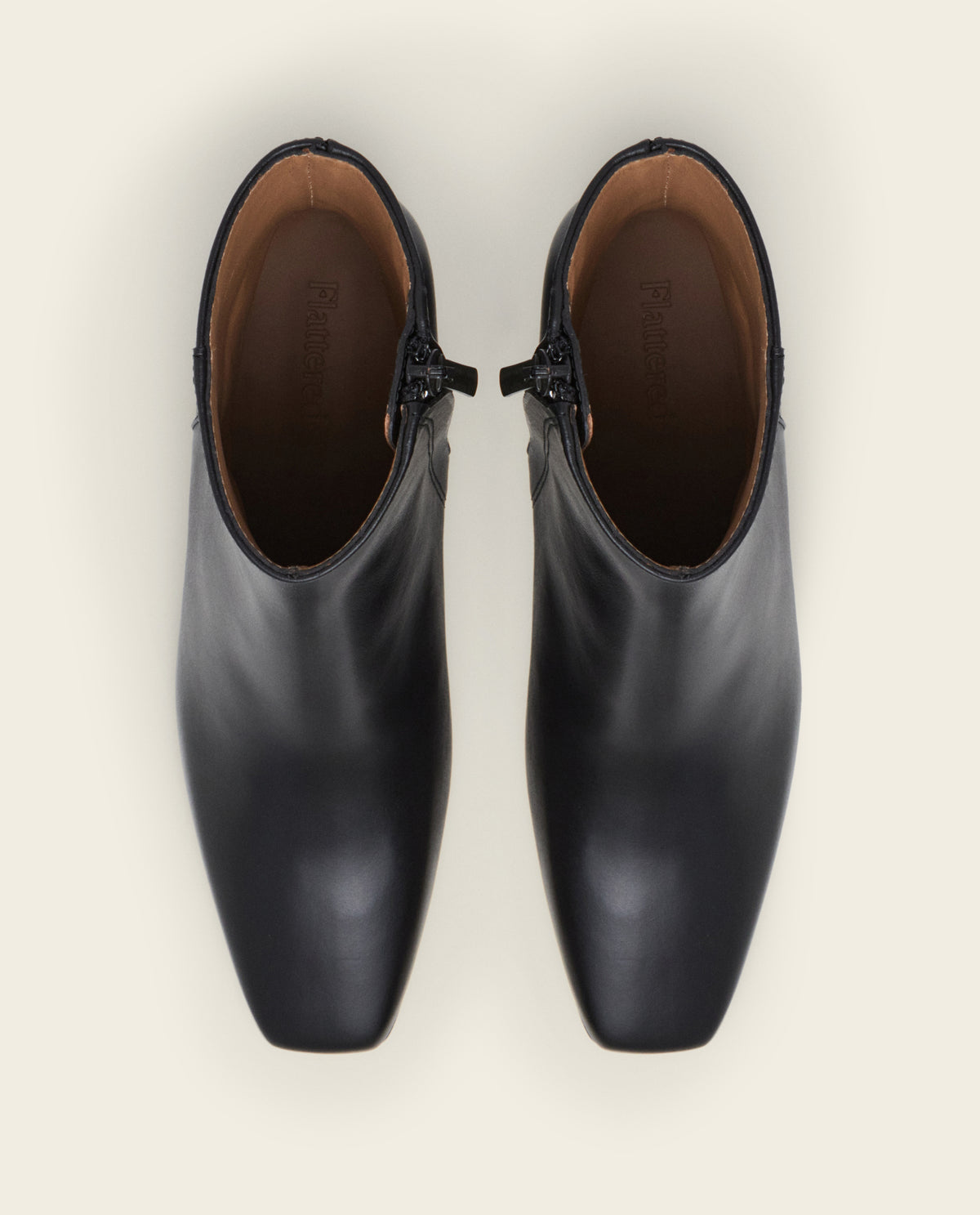 Cay Leather Black