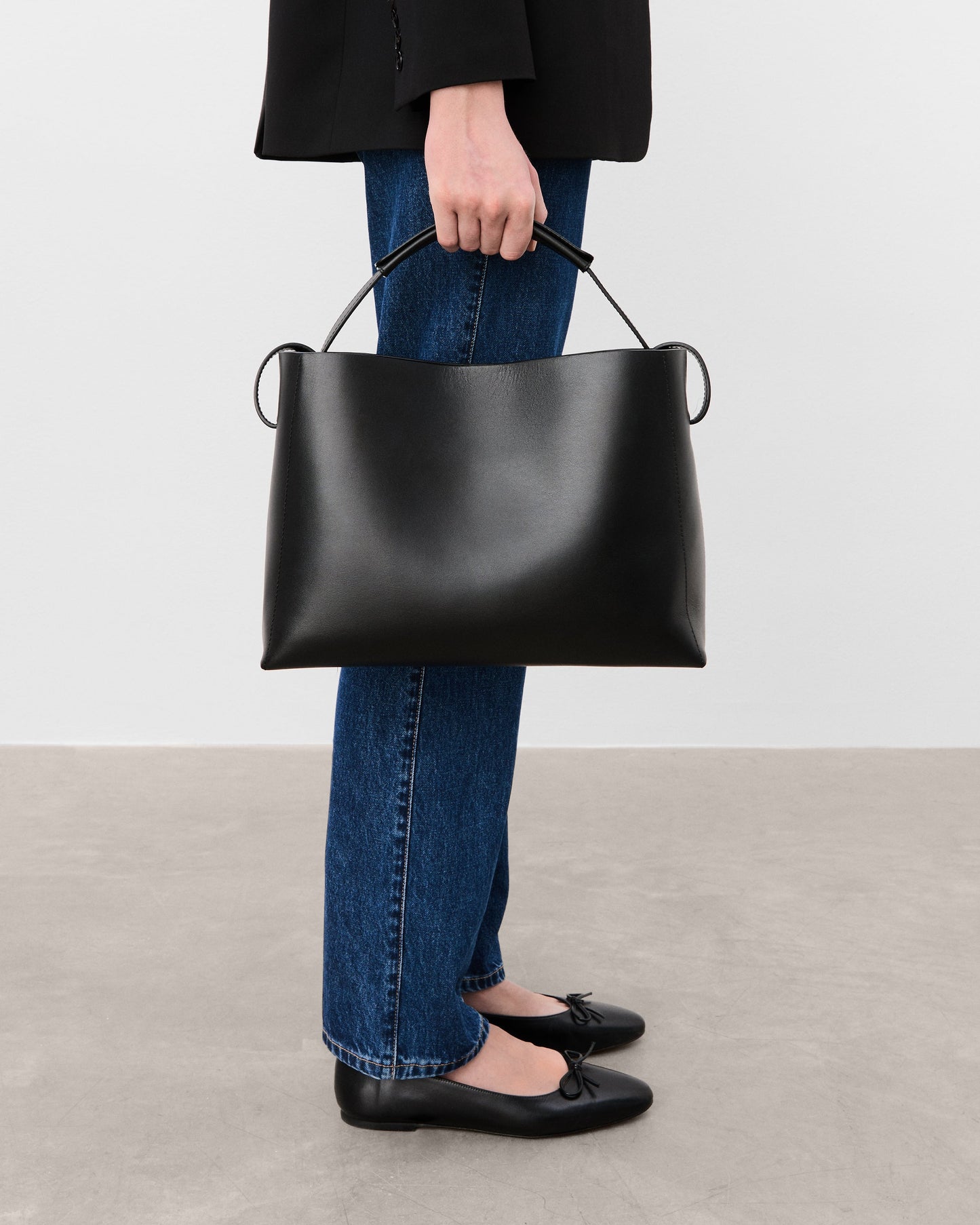 Hedda Grande Handbag Leather Black