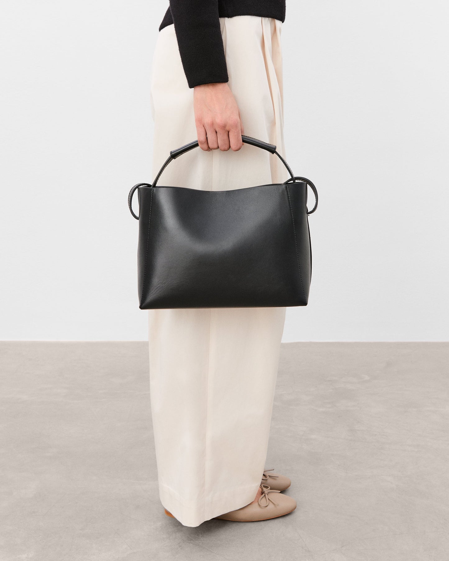 Hedda Midi Handbag Leather Black