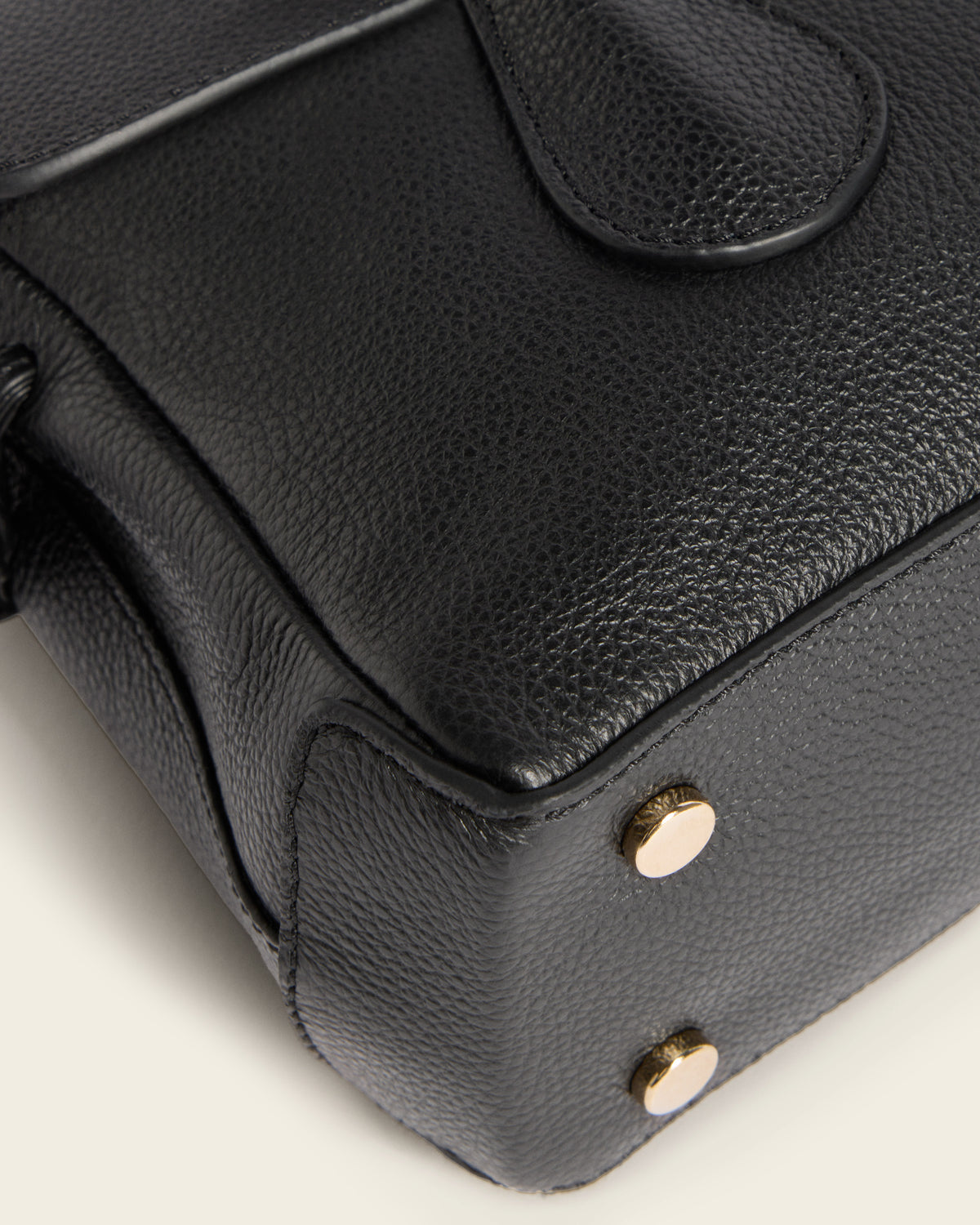 Lydia Mini Bag Grained Leather Black